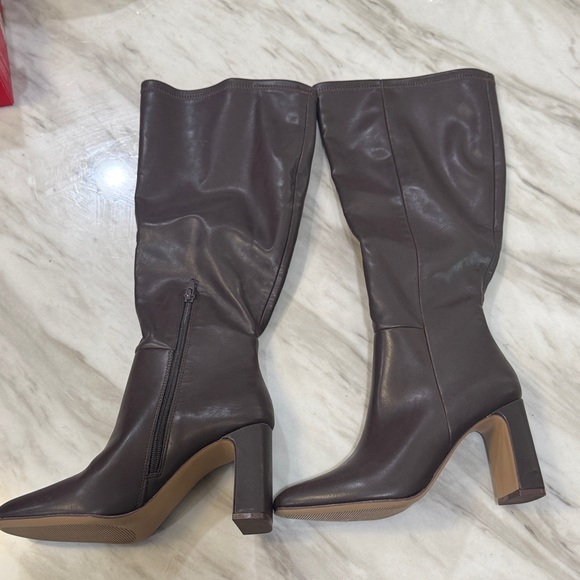 Elegant Brown Leather Knee-High Boots - Picture 2 of 12